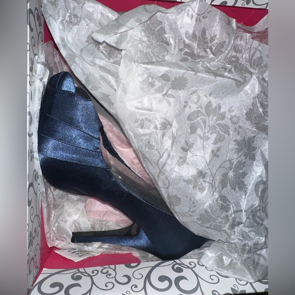 NWT Lulu Townsend Silk High Heeled Shoe in Navy Blue SIZE 9 - Picture 5 of 7